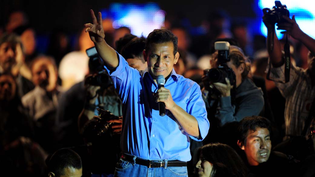 Ollanta Humala durante discurso em Lima, após vencer as eleições presidenciais