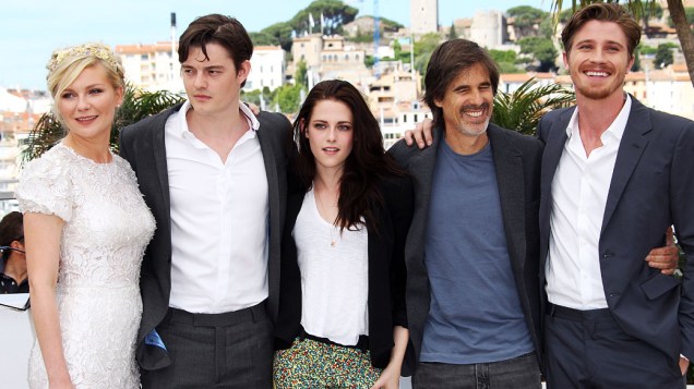 Kirsten Dunst, Sam Riley, Kristen Stewart, Walter Salles e Garrett Hedlund durante apresentação do filme do diretor brasileiro em Cannes