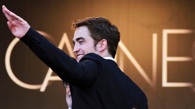 Ator Robert Pattinson chega ao tapete vermelho para a exibição do filme "On The Road", em competição no 65º Festival de Cinema de Cannes