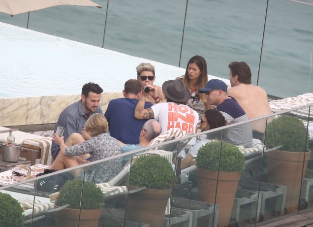 One Direction curte o dia de sol em hotel no Rio