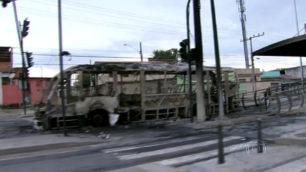 Ônibus foi incendiado em protesto de moradores da Favela do Aço