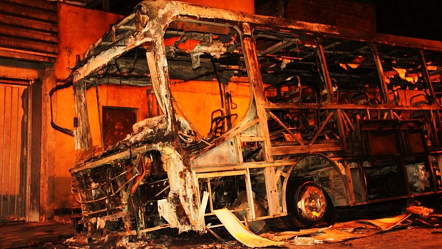 Grupo incendiou ônibus na Zona Leste de São Paulo