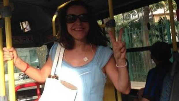 Lucélia Santos anda em ônibus no Rio de Janeiro