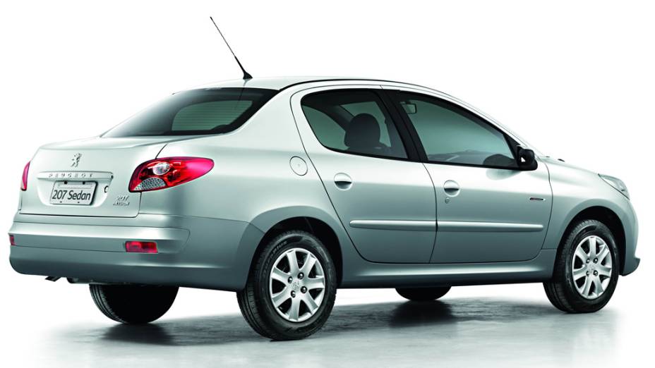 Peugeot 207 sedã In Concert: alto-falantes de 180W e amplificador com quatro canais de áudio