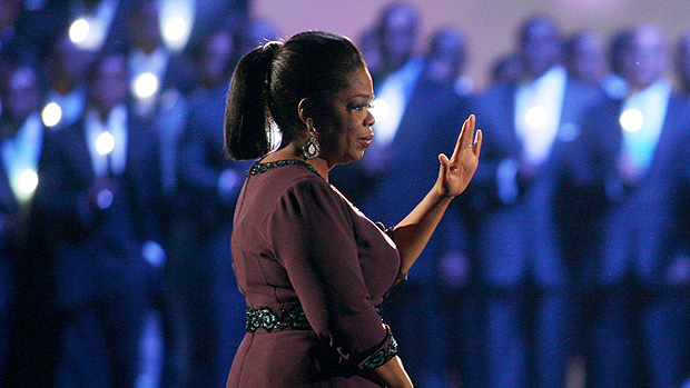 Oprah dá adeus ao programa, o mais antigo do gênero: "O fim é doce, não amargo"