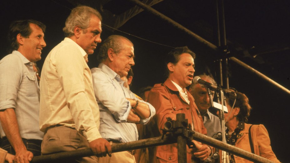 Orestes Quércia acompanha o discursso de Fernando Henrique no Comício das Diretas, em 1984