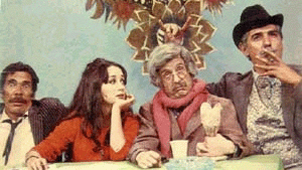 Os atores Ramón Valdés, Maria Antonieta de Las Nieves, Roberto Bolaños e Rubén Aguirre, no programa Los Supergenios de la Mesa Cuadrada