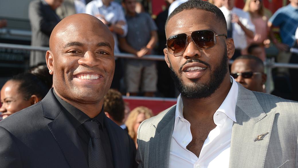 Os queridinhos do UFC: Anderson Silva, campeão dos médios, e Jon Jones, campeão meio-pesado