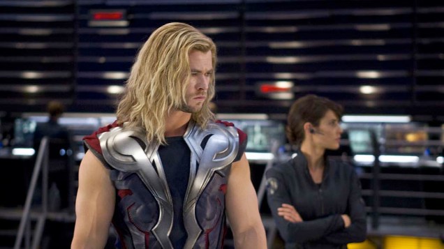 Chris Hemsworth interpreta Thor no filme Os Vingadores