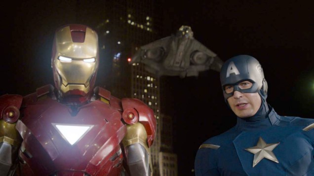 Em cena de "Os Vingadores", os personagens Homem de Ferro (Robert Downey Jr.) e Capitão-América (Chris Evans)