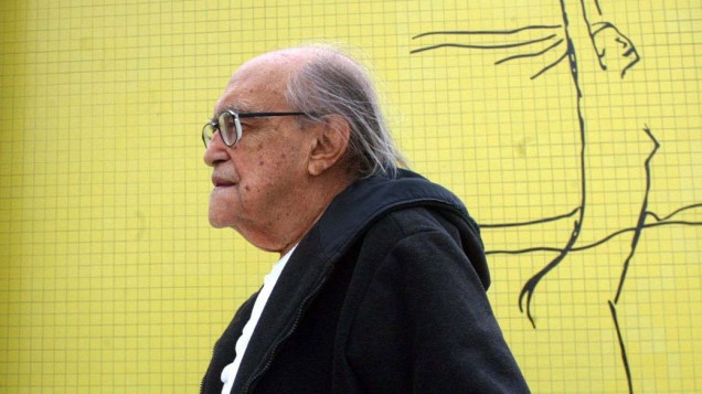 2004 - Oscar Niemeyer no Teatro Popular de Niterói, no Rio de Janeiro