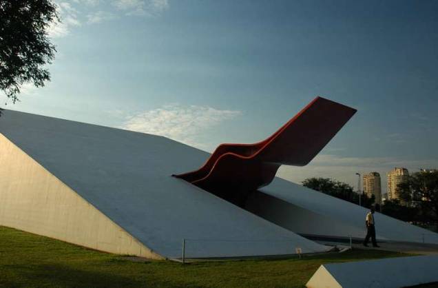 O Parque do Ibirapuera, em São Paulo, foi inaugurado em 1954, mas o conjunto idealizado por Niemeyer só foi concluído 50 anos depois, com a entrega do Auditório Ibirapuera