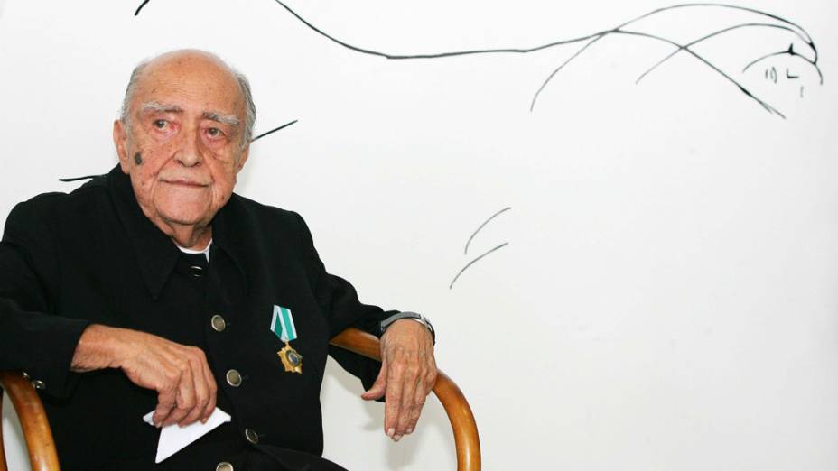 2007 - Oscar Niemeyer recebe condecoração do consulado da Rússia, no Rio de Janeiro