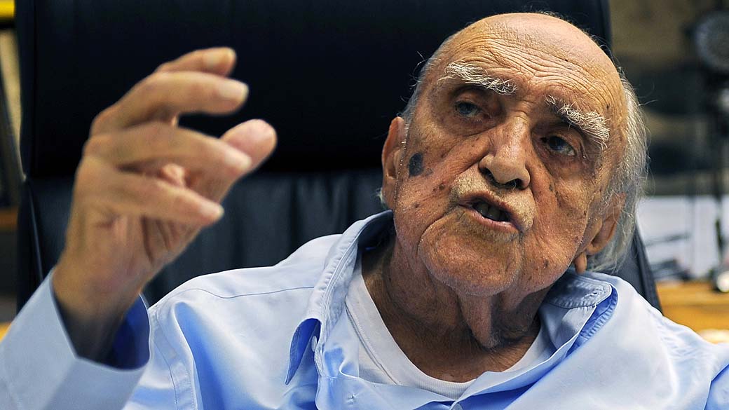 O arquiteto Oscar Niemeyer durante seu aniversário de 102 anos no Rio de Janeiro, em 2009