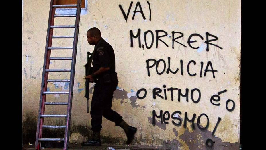 Policiais ocupam o Complexo do Caju, na Zona Norte do Rio de Janeiro