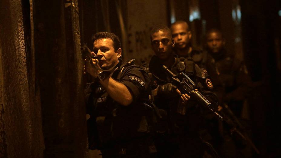 Policiais no Parque da Alegria, durante operação para instalar uma Unidade Polícia Pacificadora (UPP), no Rio de Janeiro