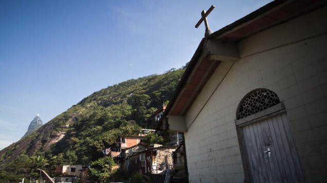 A capela Santa Marta, que deu origem ao nome da comunidade, no Morro Dona Marta, Rio de Janeiro