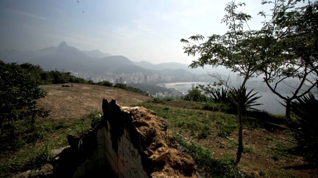 Vista do alto da Pedra do Urubú, entre as comunidades de Chapéu Mangueira e Babilônia, no Rio de Janeiro