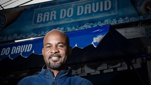 O empresário David, dono de um famoso bar na comunidade Chapéu Mangueira, no Rio de Janeiro