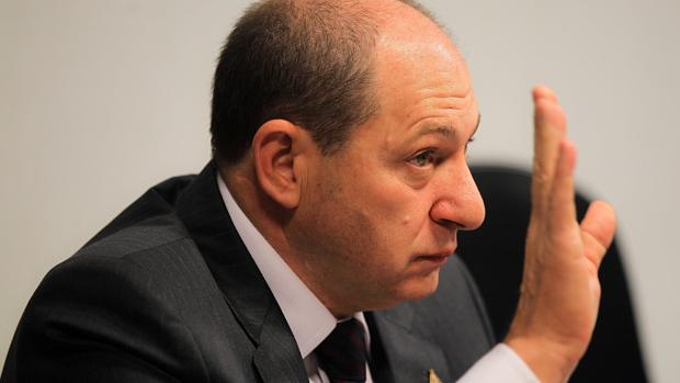 O ex-diretor do Dnit, Luiz Antônio Pagot, em audiência pública no Senado: lá, ele preferiu se calar