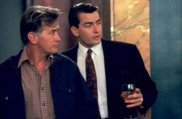 Martin Sheen e Charlie Sheen estrelaram juntos o longa Wall Street - Poder e Cobiça, dirigido por Oliver Stone, em 1987.