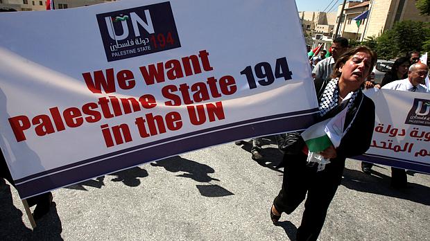 Protesto em frente ao prédio da ONU na Cisjordânia pede reconhecimento do novo estado