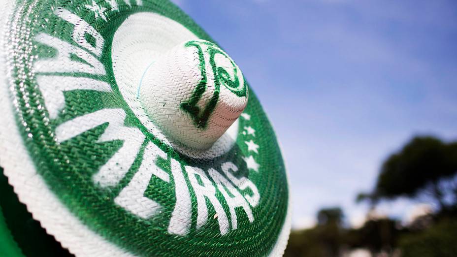 Torcida do Palmeiras comemora o título após a partida entre Palmeiras SP e Boa Esporte MG válida pela Série B do Campeonato Brasileiro 2013, no Estádio Pacaembú em São Paulo (SP), neste sábado (16)