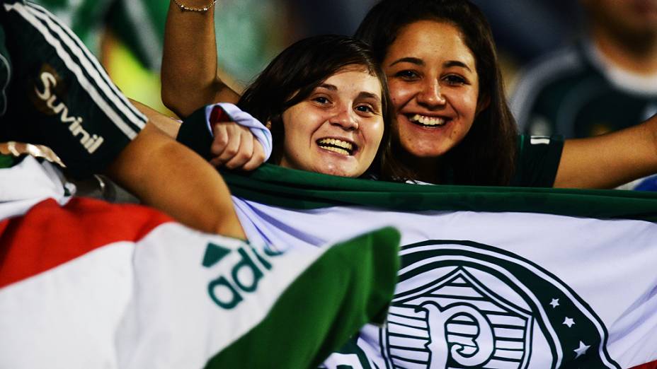 Torcida palmeirense empurra o time na partida contra o Libertad, válida pela fase de grupos da Copa Libertadores no estádio do Pacaembu