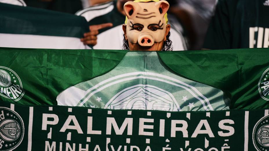 Torcida palmeirense empurra o time na partida contra o Libertad, válida pela fase de grupos da Copa Libertadores no estádio do Pacaembu