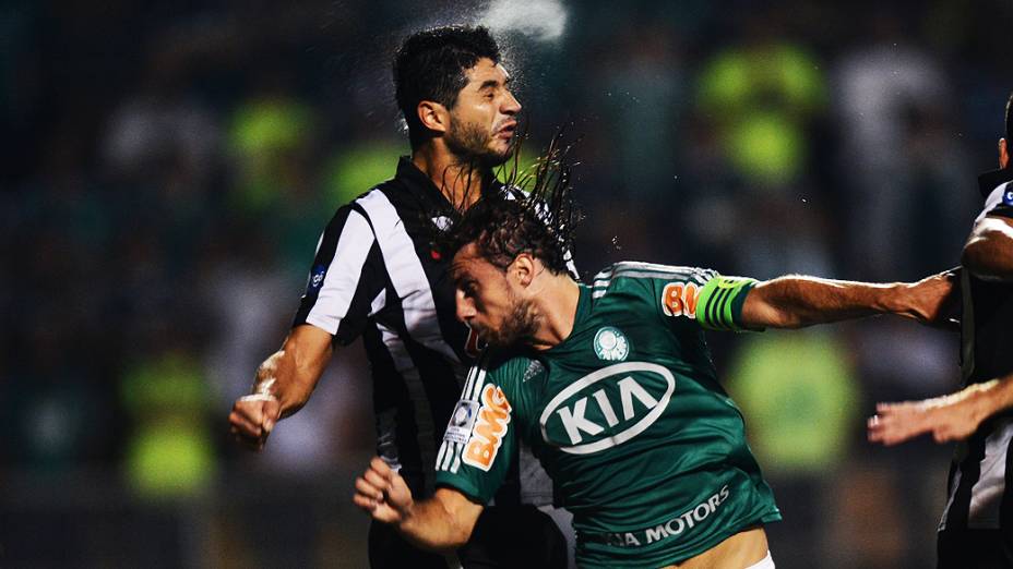 Lances da partida entre Palmeiras e Libertad válida pela fase de grupos da Copa Libertadores no estádio do Pacaembu