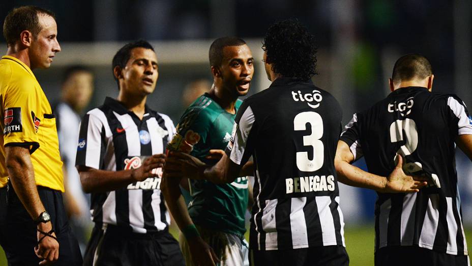 Lances da partida entre Palmeiras e Libertad válida pela fase de grupos da Copa Libertadores no estádio do Pacaembu