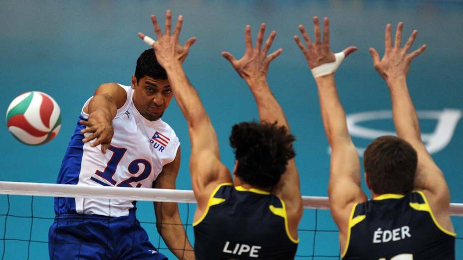 Partida de vôlei entre Porto Rico e Brasil, no décimo primeiro dia dos Jogos Pan-Americanos em Guadalajara, México, em 25/10/2011