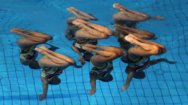 Equipe feminina dos Estados Unidos de nado sincronizado em prova para qualificação geral, no quinto dia dos Jogos Pan-Americanos em Guadalajara, México, em 19/10/2011