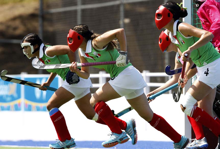 Equipe mexicana de hóquei sobre grama feminino em prova de primeira fase contra o time dos Estados Unidos, no quinto dia dos Jogos Pan-Americanos em Guadalajara, México, em 19/10/2011