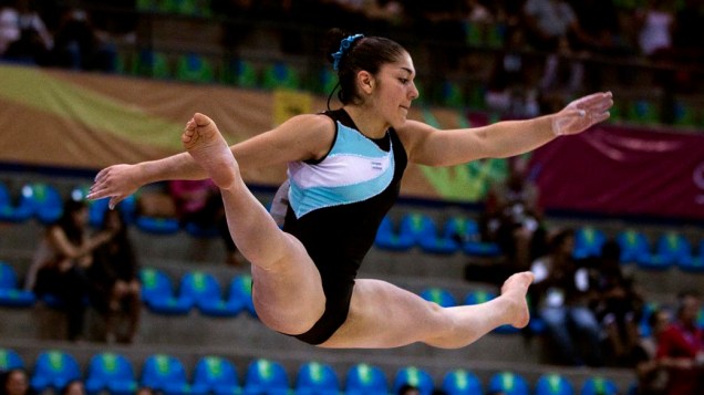 A argentina Lucila Estarli durante solo de ginástica artística, no décimo dia dos Jogos Pan-Americanos em Guadalajara, México, em 24/10/2011