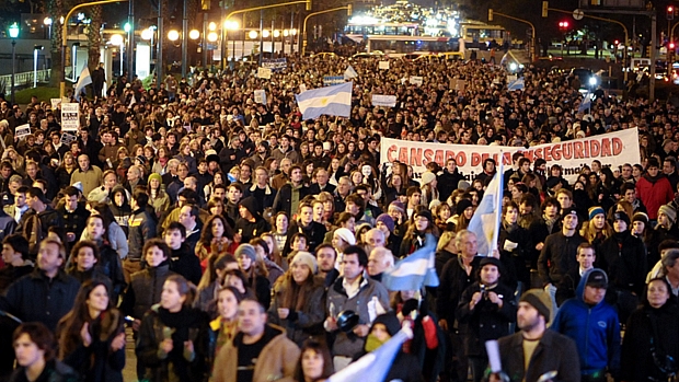 Milhares de pessoas protestaram contra o governo de Cristina Kirchner