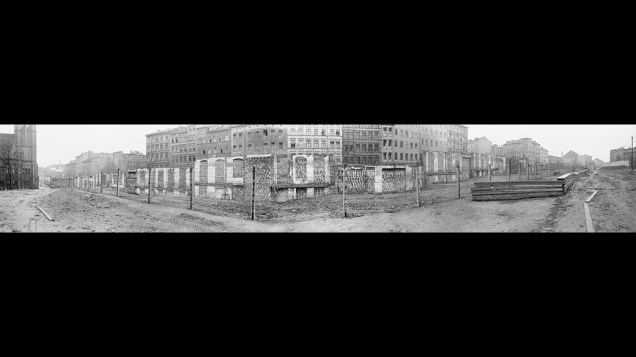 Fotografia panorâmica presente na exposição De outro ponto de vista - O início do Muro de Berlim, em cartaz até 3 de outubro em Berlim