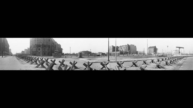 Fotografia panorâmica presente na exposição De outro ponto de vista - O início do Muro de Berlim, em cartaz até 3 de outubro em Berlim