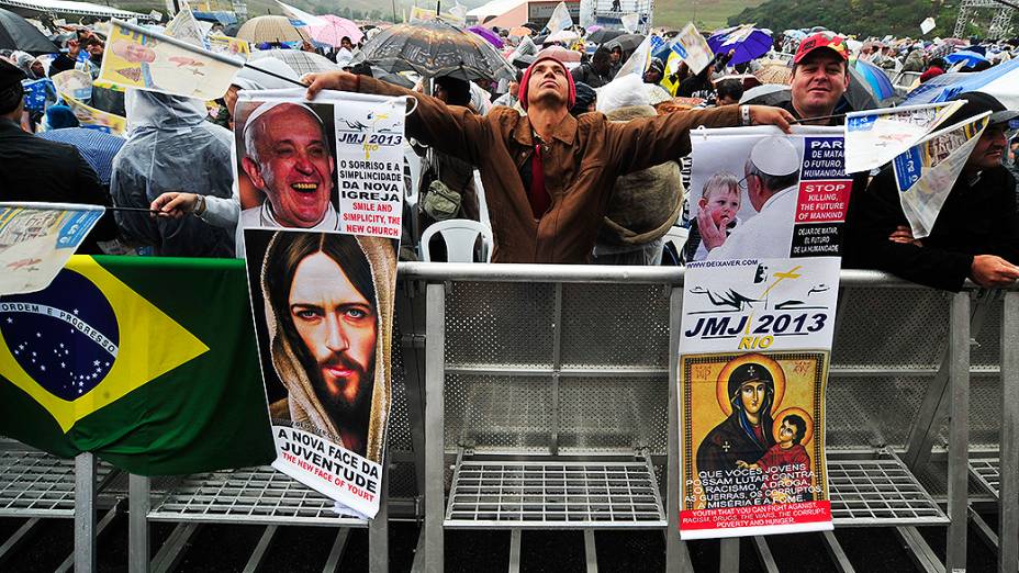 Expectativa pela chegada do papa Francisco em Aparecida. O pontífice permanece no país até o próximo domingo