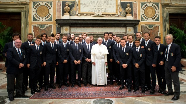 Papa Francisco recebeu no Vaticano as delegações de Itália e Argentina, que se enfrentam em amistoso nesta quarta-feira, em Roma
