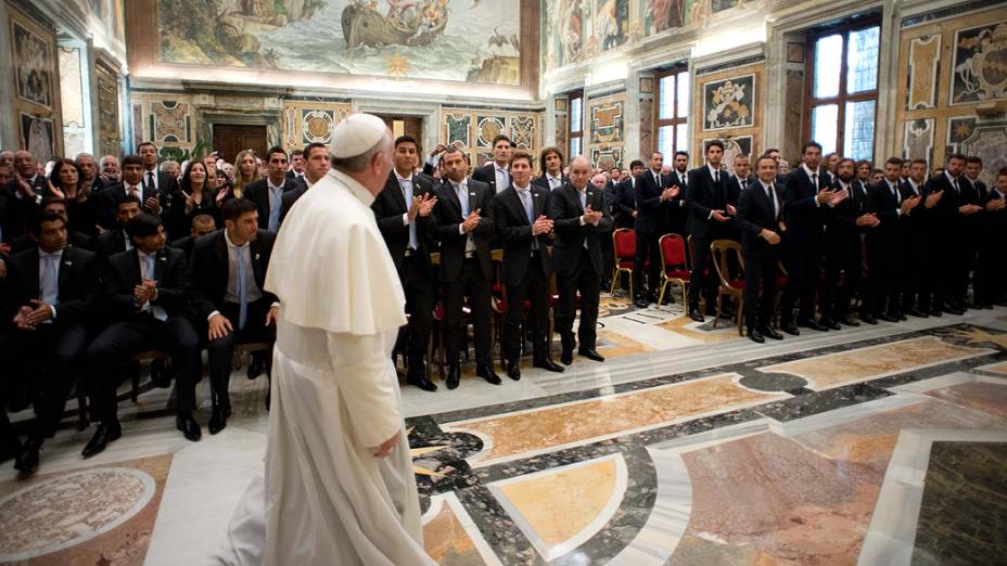 Papa Francisco recebeu no Vaticano as delegações de Itália e Argentina, que se enfrentam em amistoso nesta quarta-feira, em Roma