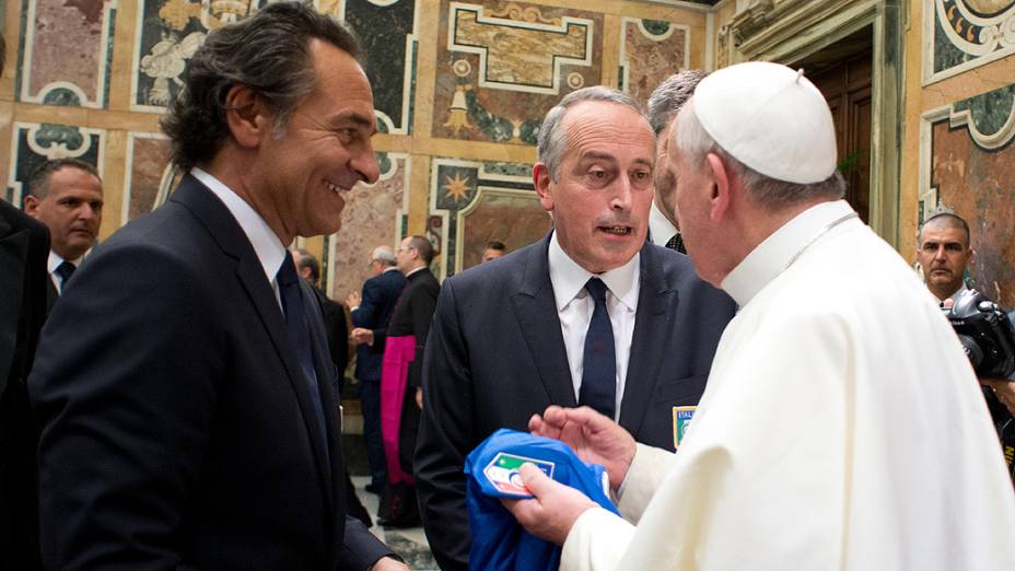 Papa Francisco recebeu no Vaticano as delegações de Itália e Argentina, que se enfrentam em amistoso nesta quarta-feira, em Roma