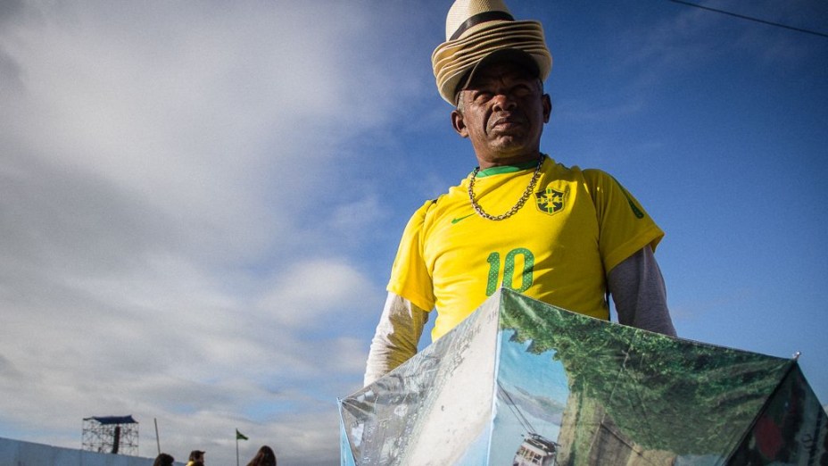 Peregrinos na praia de Copacabana durante a Jornada Mundial da Juventude