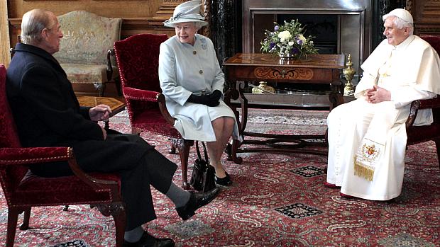 Papa, rainha e princípe Philip
