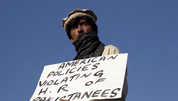 Paquistanês da região tribal do Waziristão do Norte protesta contra os Estados Unidos