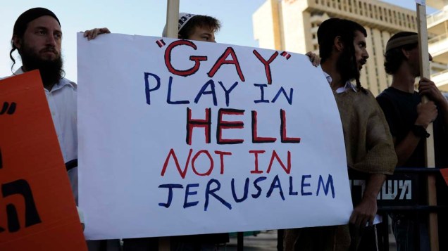 Judeus ultra-ortodoxos protestam contra a Parada do Orgulho Gay