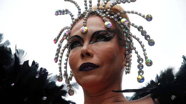 Participante da 16ª edição da Parada Gay que percorre a avenida Paulista, em São Paulo
