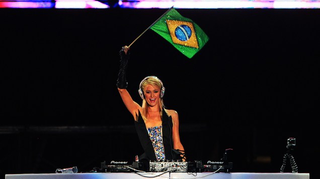 Paris Hilton durante Pop Music Festival na arena Anhembi