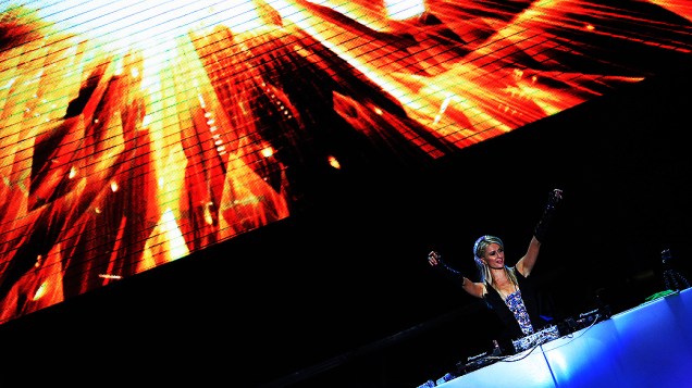 Paris Hilton durante Pop Music Festival na arena Anhembi