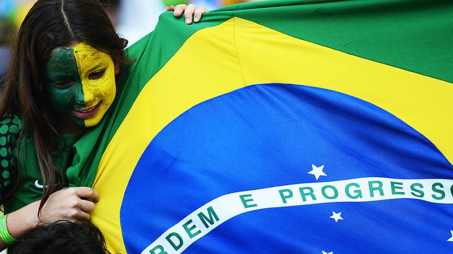 Torcida na partida entre Brasil e Inglaterra, o primeiro amistoso para a Copa das Conferações